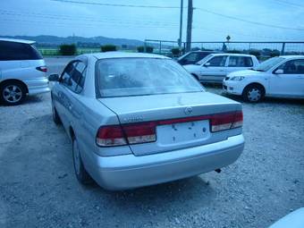 2002 Nissan Sunny Photos