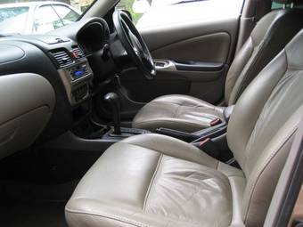 2002 Nissan Sunny Photos