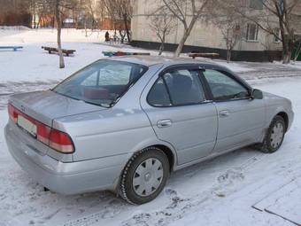 2002 Nissan Sunny Pictures