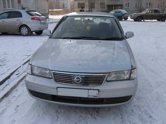 2002 Nissan Sunny Photos