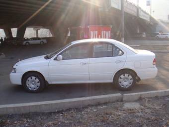 2002 Nissan Sunny Pictures