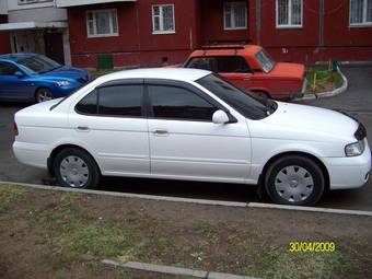 2002 Nissan Sunny Pictures