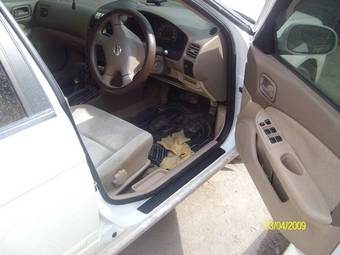 2002 Nissan Sunny Photos