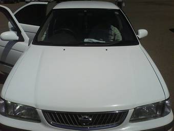 2002 Nissan Sunny Pictures