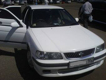 2002 Nissan Sunny Photos