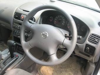 2002 Nissan Sunny Images