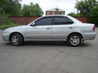 2002 Nissan Sunny Pictures