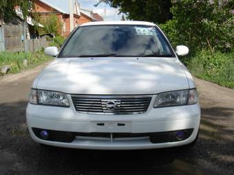 2002 Nissan Sunny Pictures