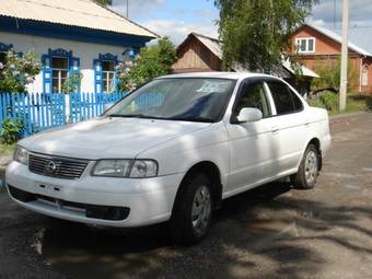 2002 Nissan Sunny Photos