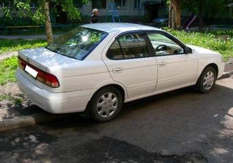 2002 Nissan Sunny Pictures