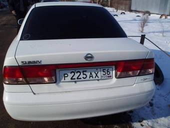 2002 Nissan Sunny Pictures