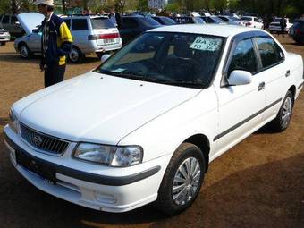 2002 Nissan Sunny Pictures