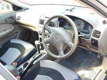 2002 Nissan Sunny Photos