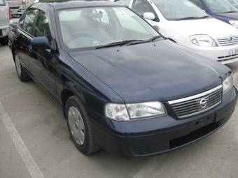 2002 Nissan Sunny Pictures