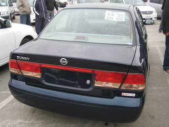 2002 Nissan Sunny Photos