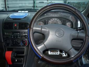 2002 Nissan Sunny Pictures