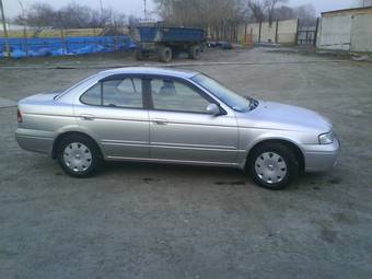 2002 Nissan Sunny Pics