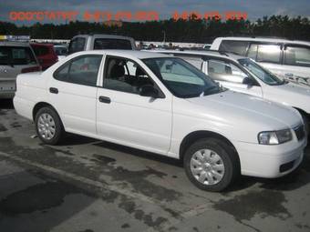 2002 Nissan Sunny Pictures