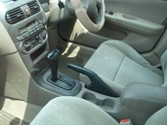 2002 Nissan Sunny Pictures