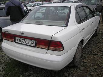 2002 Nissan Sunny Photos