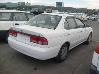 2002 Nissan Sunny Photos