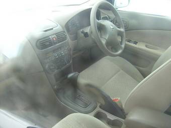 2002 Nissan Sunny Photos