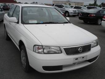 2002 Nissan Sunny Pictures