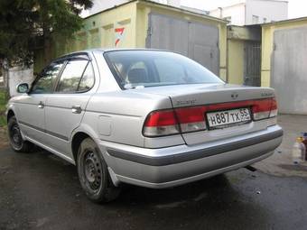 2002 Nissan Sunny Photos