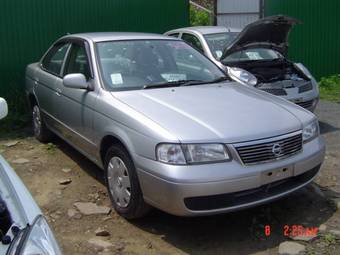 2002 Nissan Sunny Pictures