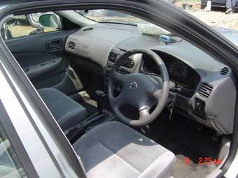 2002 Nissan Sunny Pictures