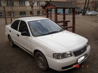 2002 Nissan Sunny Photos