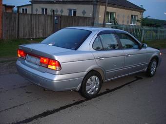 2002 Nissan Sunny Pics