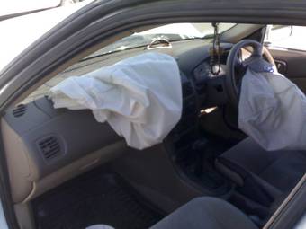 2002 Nissan Sunny Pictures