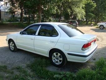 2002 Nissan Sunny Pictures