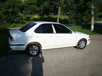 2002 Nissan Sunny Photos