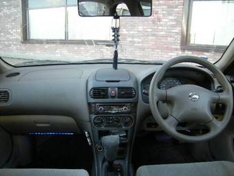 2002 Nissan Sunny Pictures