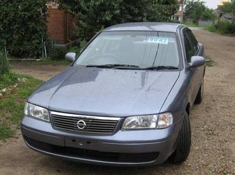 2002 Nissan Sunny Photos