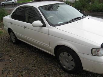 2002 Nissan Sunny Photos