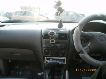 2002 Nissan Sunny Wallpapers