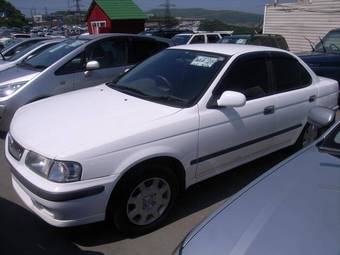 2002 Nissan Sunny Pictures