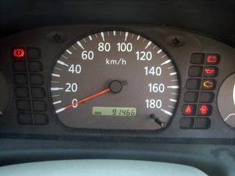 2002 Nissan Sunny Photos