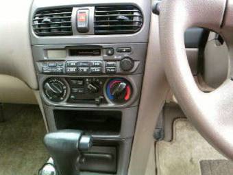 2002 Nissan Sunny Photos