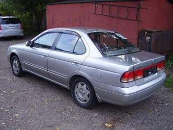 2002 Nissan Sunny Pictures