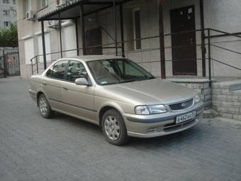 2002 Nissan Sunny Pictures