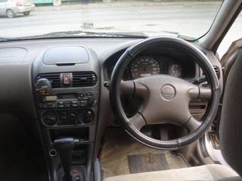 2002 Nissan Sunny Pictures