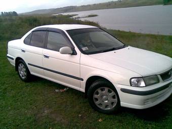 2002 Nissan Sunny Pics