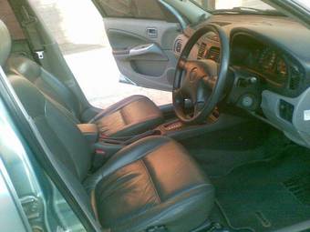 2002 Nissan Sunny Pictures