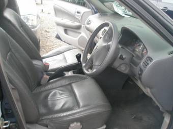 2002 Nissan Sunny Photos