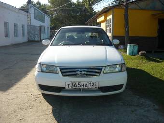 2002 Nissan Sunny Pictures