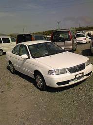 2002 Nissan Sunny Pictures